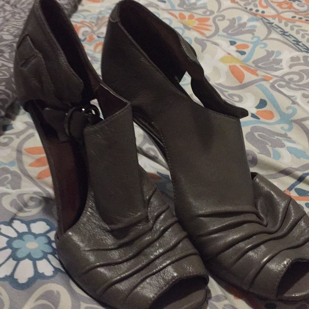 Clay peep toes